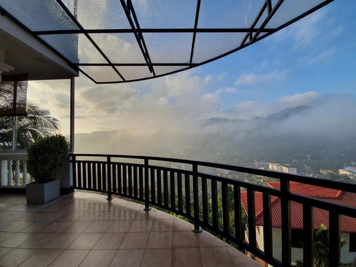 The Skydeck Kandy Luaran gambar