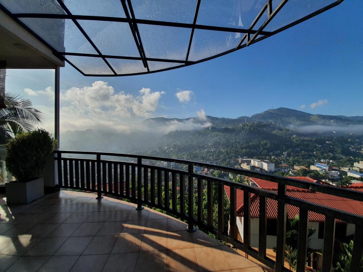 The Skydeck Kandy Luaran gambar