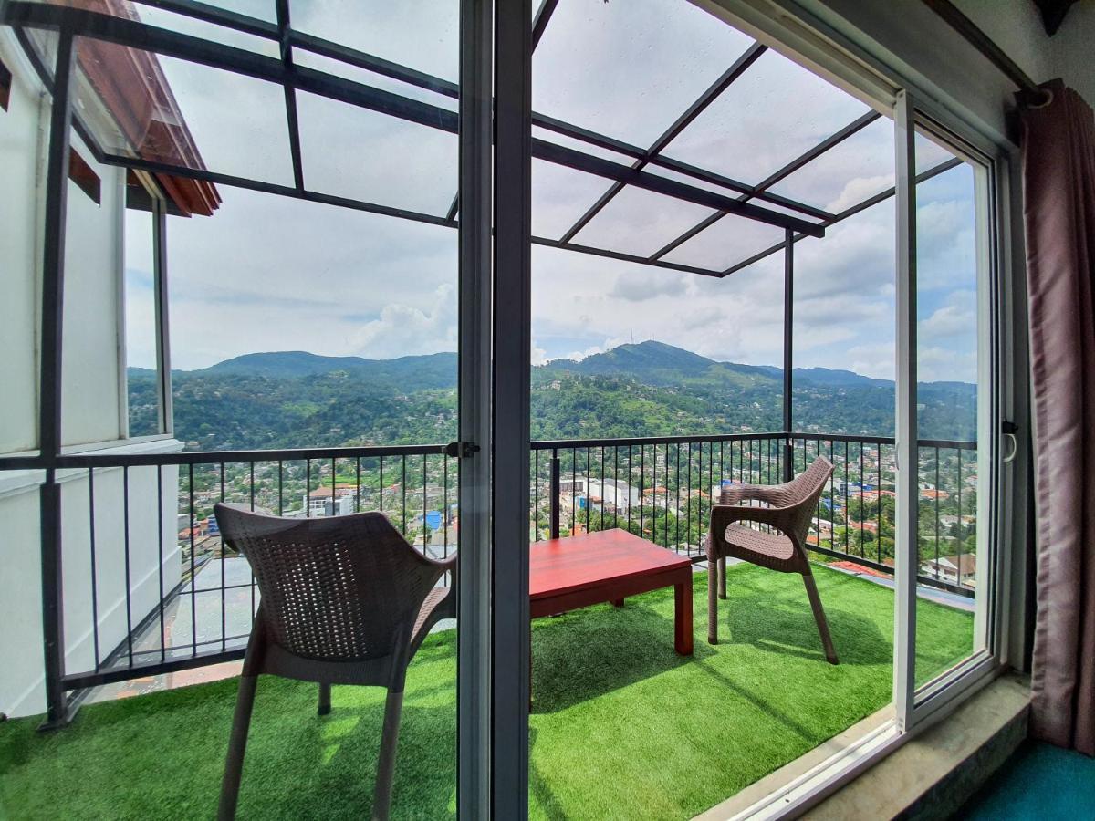 The Skydeck Kandy Luaran gambar