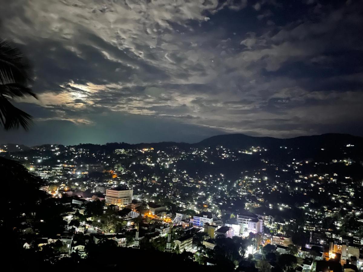 The Skydeck Kandy Luaran gambar