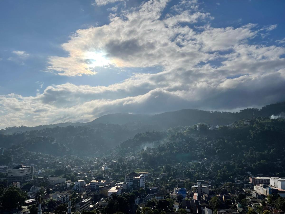 The Skydeck Kandy Luaran gambar